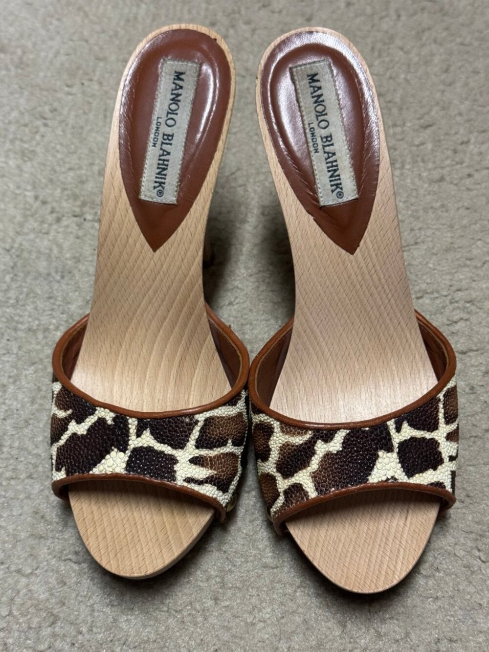MANOLO BLAHNIK - Leopard print wooden heeled Mules